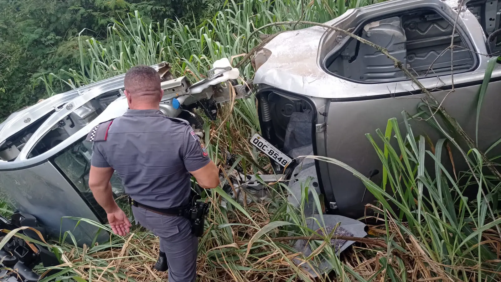 Polícia Militar encontra desmanche com 23 veículos na Rodovia Limeira-Mogi Mirim, em Engenheiro Coelho