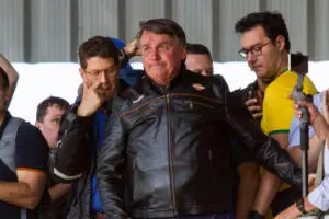 Governo Bolsonaro gasta mais com kit robótica a aliados do que com obras de creche