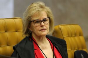 Rosa Weber dá dez dias para Bolsonaro explicar indulto a deputado Daniel Silveira