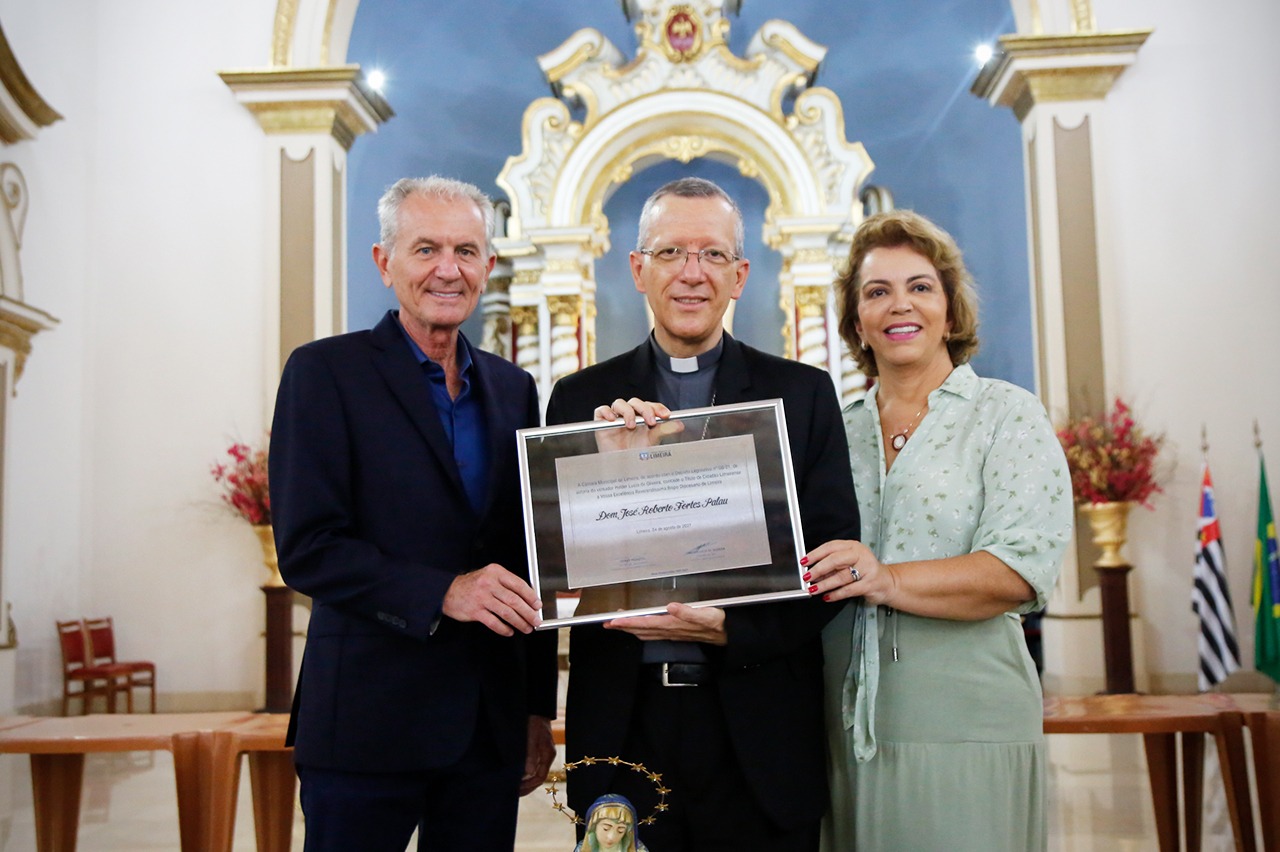 Bispo Dom José Roberto Fortes Palau recebe título de cidadão limeirense
