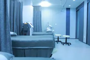 Um ano após internação por Covid, 1 em cada 4 se recupera totalmente, diz estudo