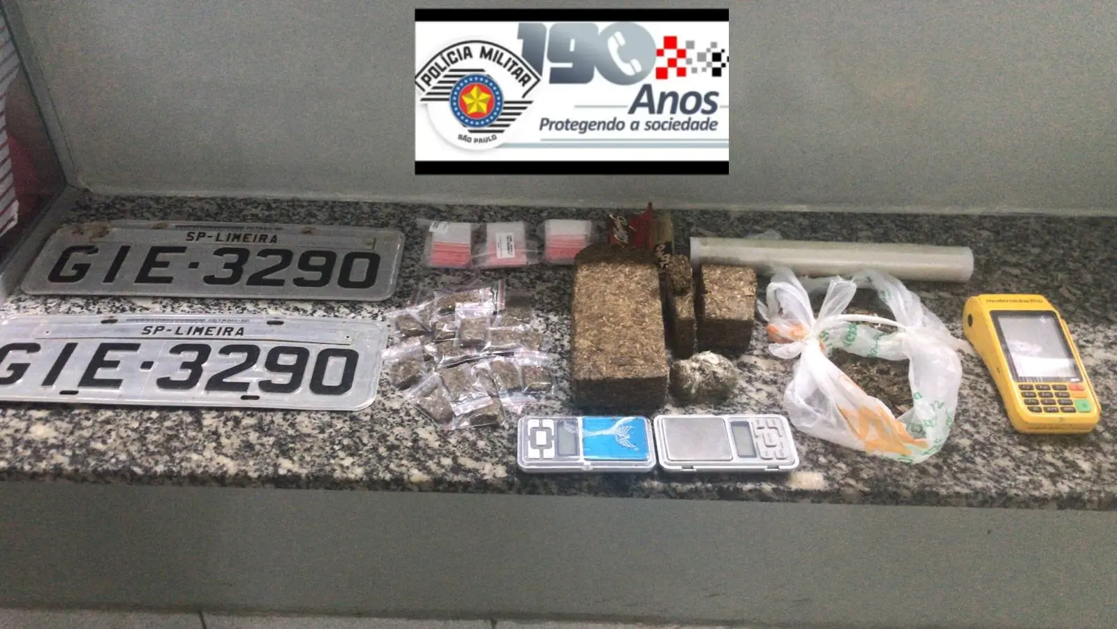 Homem é preso com drogas, balança de precisão e veículo roubado no Jd. São Lourenço em Limeira