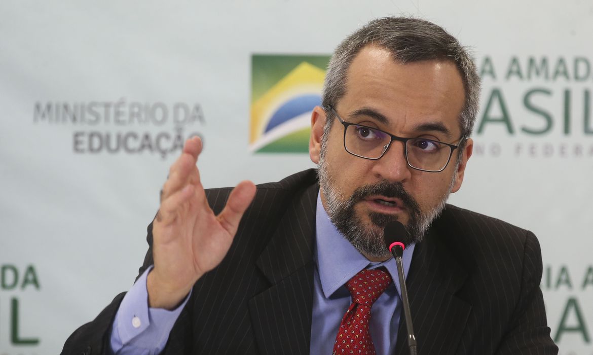 Weintraub diz que Bolsonaro o decepcionou e fala em unificar polícias