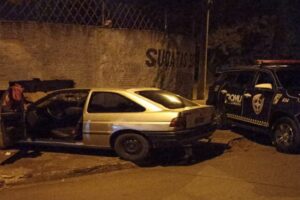 Jovem perde controle de veículo e bate contra muro no Jardim Aeroporto, em Limeira
