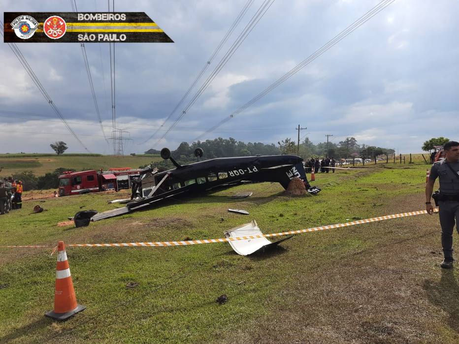 Avião de pequeno porte cai em Boituva e deixa 9 feridos; aeronave teria batido em torre