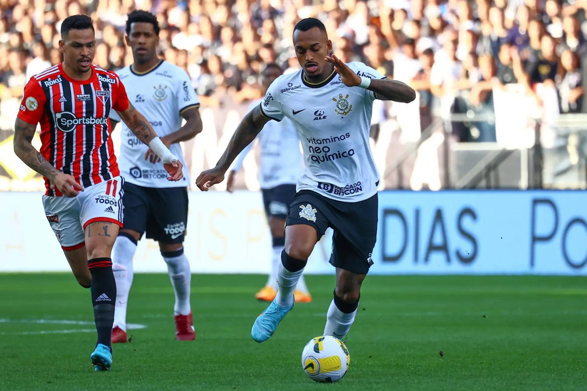 Corinthians busca empate, mas sai da briga pelo segundo lugar