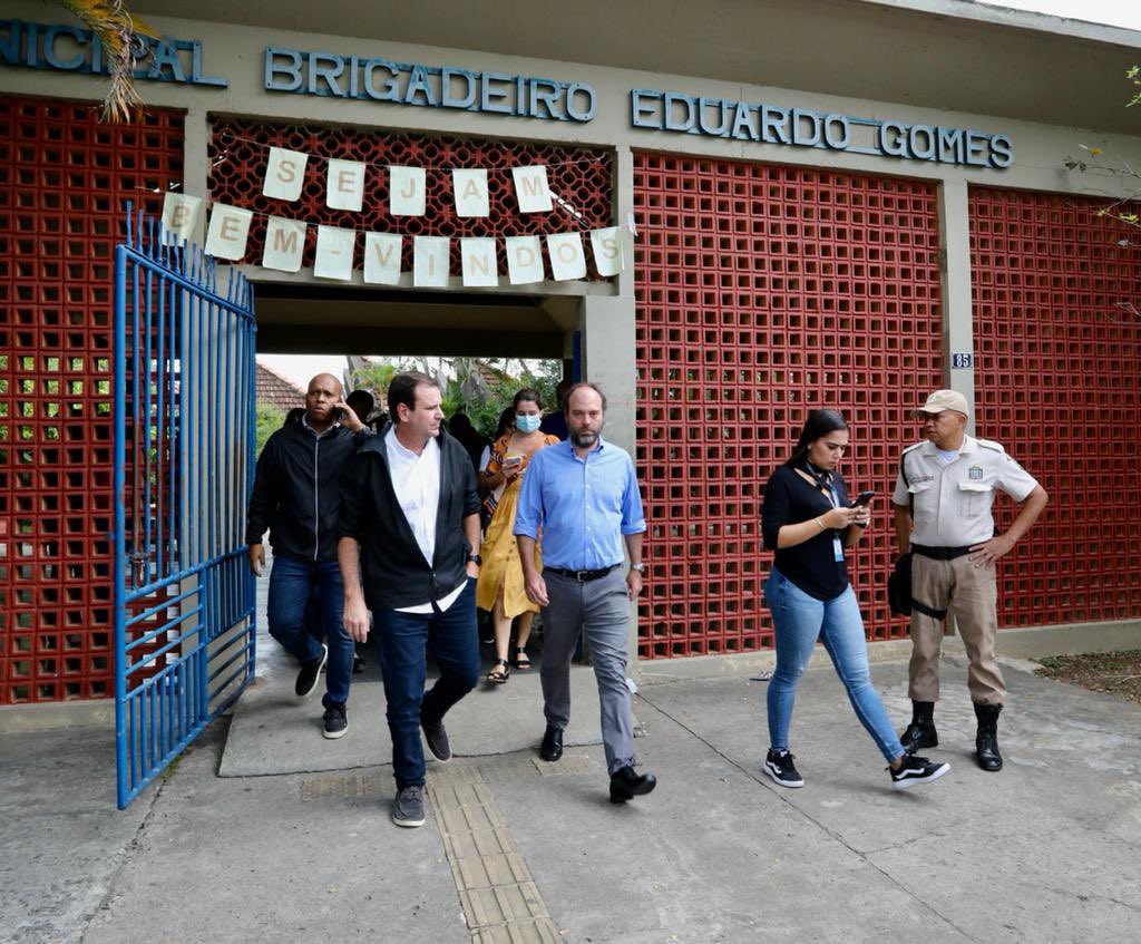 Três adolescentes são esfaqueados em escola municipal do Rio