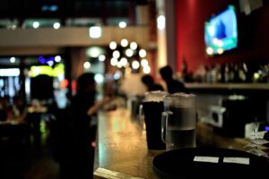 Lei aprovada na Câmara prevê multa que pode chegar a quase R$ 10 mil à bares que causem perturbação do sossego