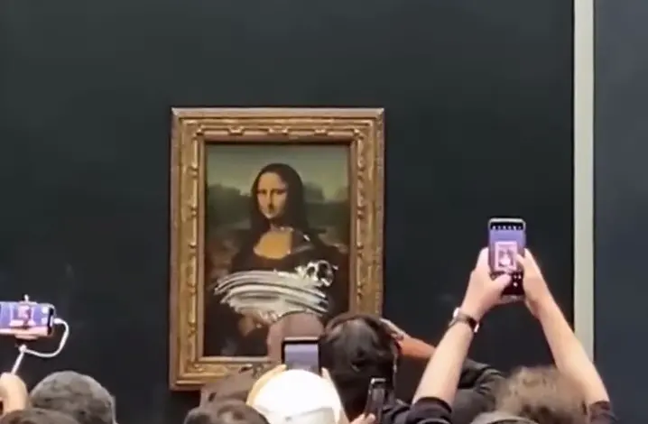 QUADRO DA MONA LISA É VANDALIZADO