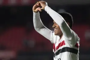 São Paulo recebe proposta do Arsenal por Marquinhos