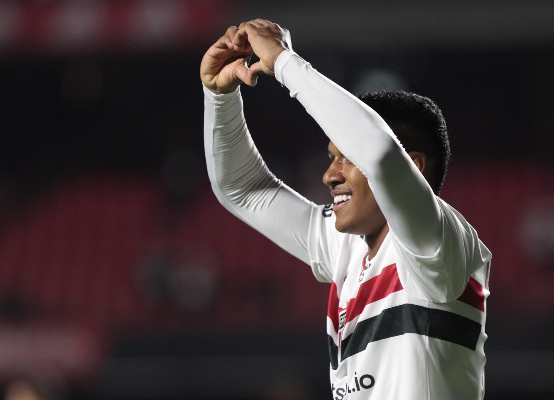 São Paulo recebe proposta do Arsenal por Marquinhos