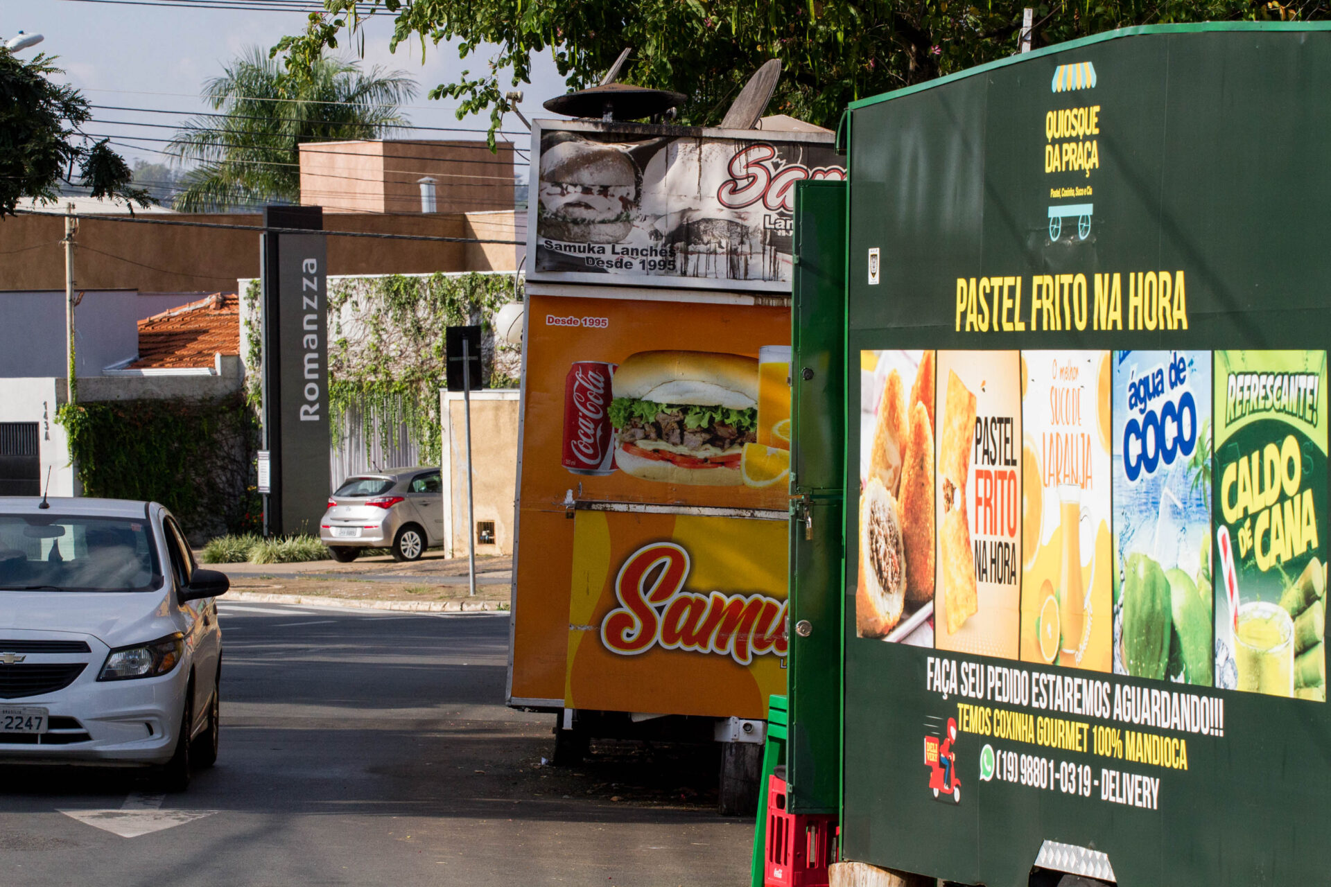 Trailers da Buzolin começam a se instalar na Praça Camilo Ferrari