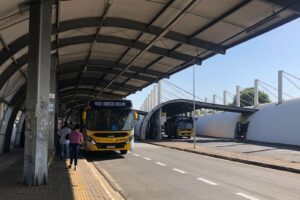 Usuários reclamam de preço da passagem e das condições do transporte coletivo em Limeira