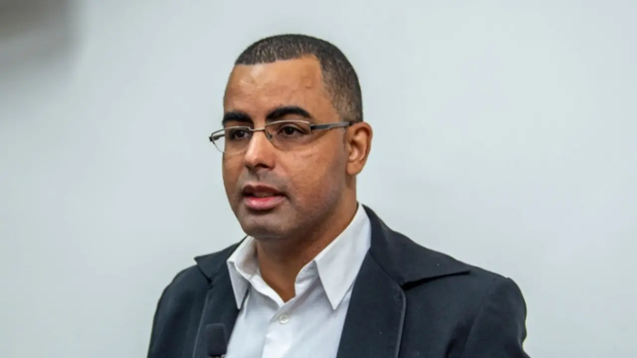 Em moção, vereador pede fim da taxa de licenciamento de veículo