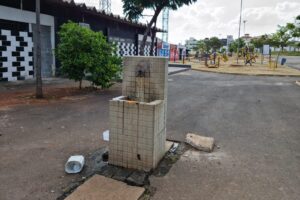 A Guarda Civil Municipal (GCM) deteve hoje (10) um homem, de 23 anos, que tomava banho, sem roupas, em um bebedouro de um espaço público, no entorno do Estádio Major José Levy Sobrinho (Limeirão)