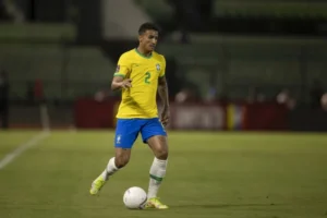 Danilo é cortado, e Brasil fica só com Dani Alves na direita para amistosos