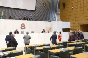 Assembleia de SP faz votação-relâmpago de projeto sobre terras
