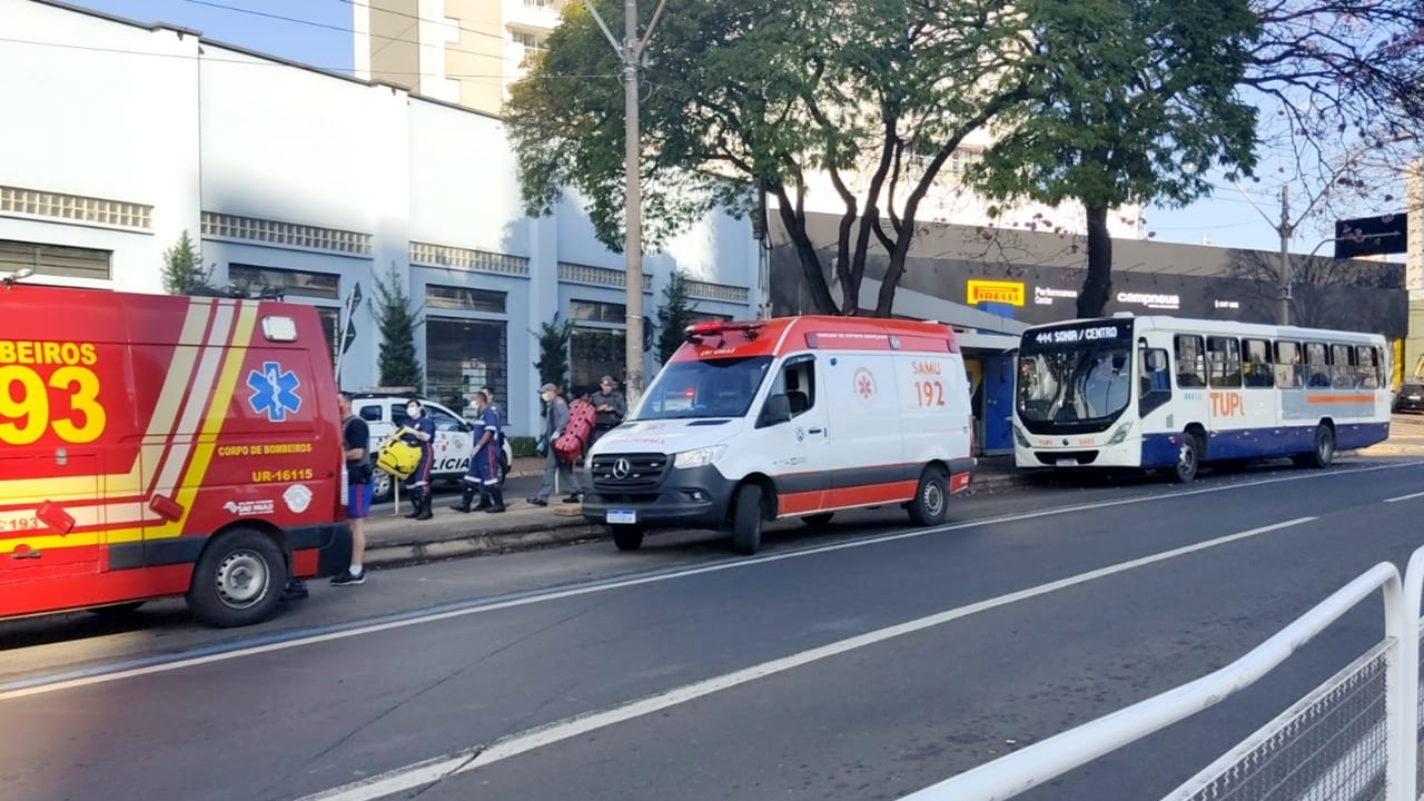 Ataque a facadas dentro de ônibus deixa três mortos em avenida de Piracicaba