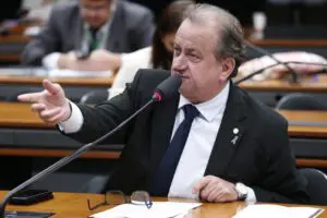 O deputado federal Miguel Lombardi apresentou um projeto de lei 1574/22 que visa garantir a cobertura pelos planos de saúde de consultas, exames, terapias e cirurgias que não estejam na tabela estabelecida pela Agência Nacional de Saúde Suplementar (ANS). A proposta foi protocolada pelo parlamentar um dia após o STJ (Supremo Tribunal de Justiça) decidir que a lista da ANS contém toda a cobertura obrigatória.