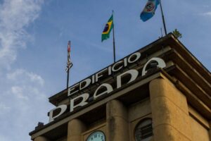 Botion exonera 4 servidores presos contra fraudes em dívidas de IPTU em Limeira