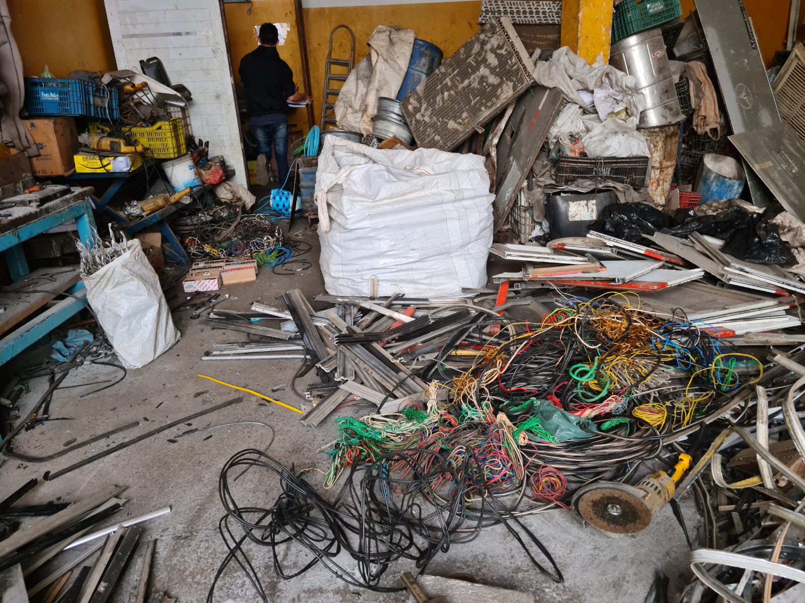 Casal é detido tentando vender alambrado furtado do Parque Ecológico em ferro velho de Limeira 1