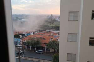 Desabamento de parte do telhado do antigo prédio da Unip, no Cidade Jardim atinge residências em Limeira