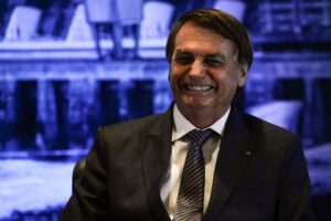 Bolsonaro amplia gasto com cartão corporativo às vésperas da eleição