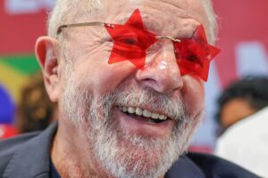Lula diz ficar triste com relação das Forças Armadas com Bolsonaro
