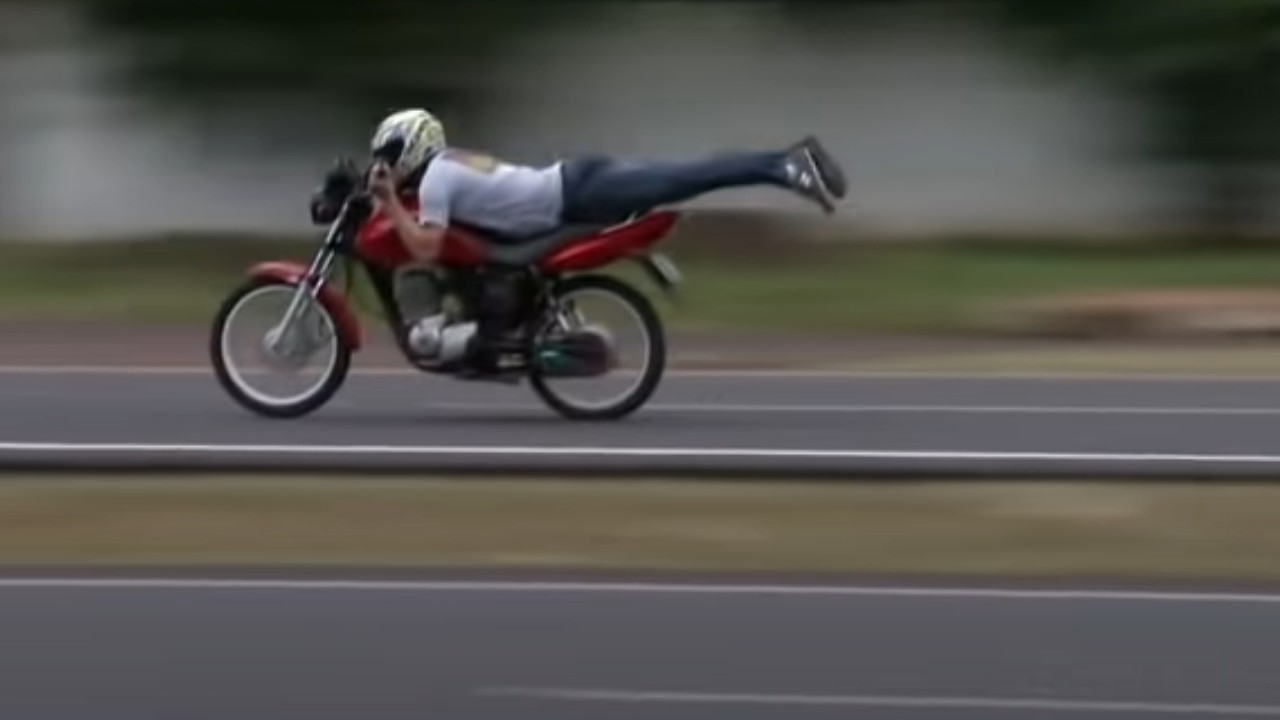 Motociclista morre na Rodovia dos Bandeirantes, em manobra conhecida como "superman"