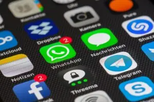 Mulher cai em golpe no WhatsApp e transfere R$22 mil para suposta filha