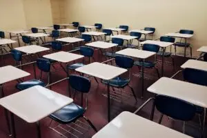 Período de rematrícula para Educação de Jovens e Adultos vai até sexta-feira (17)