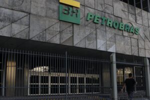 Ações da Petrobras têm negociações suspensas na Bolsa