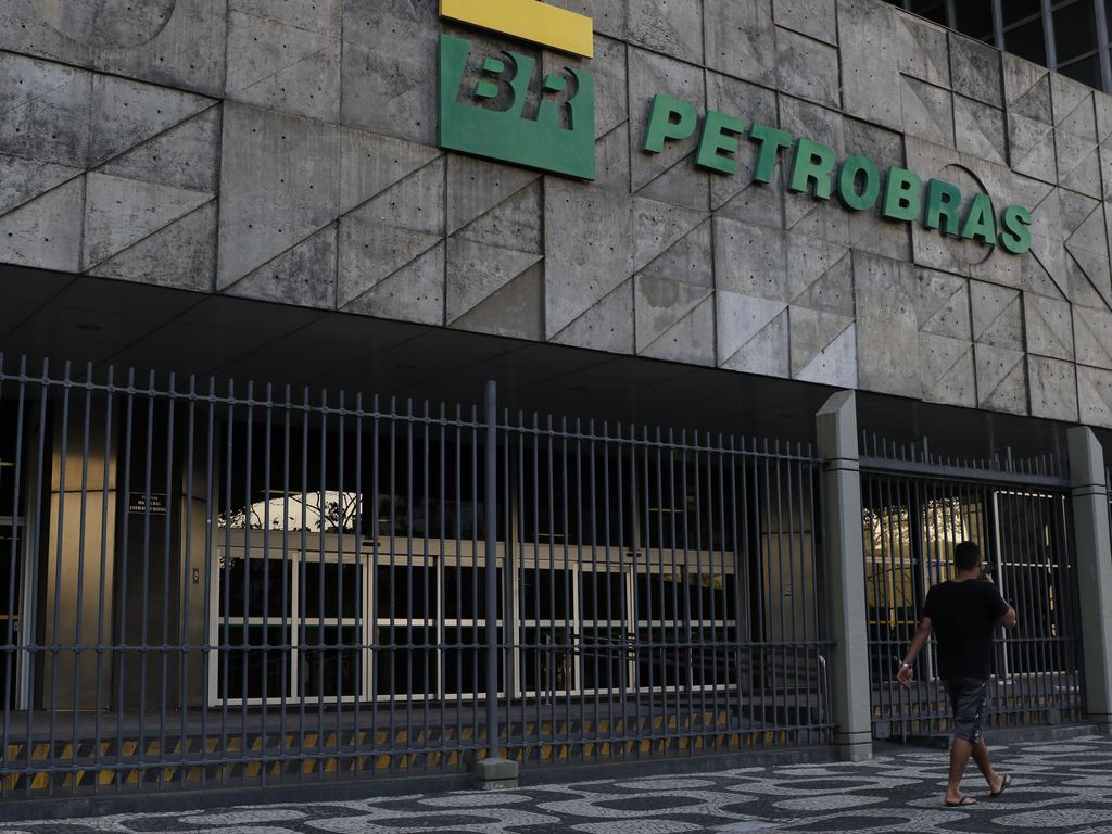 Ações da Petrobras têm negociações suspensas na Bolsa