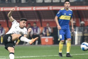 Róger Guedes perde pênalti, e Corinthians decide vaga com Boca na Argentina