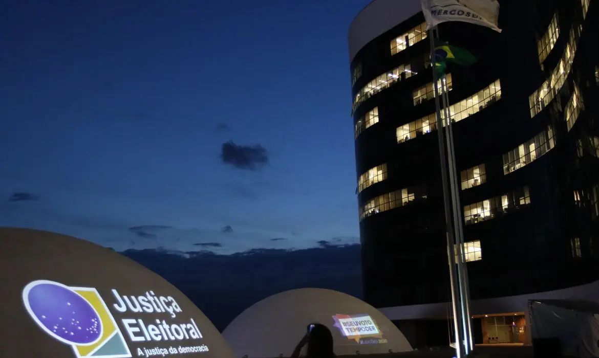TSE amplia uso e libera Pix para arrecadação de campanha nas eleições