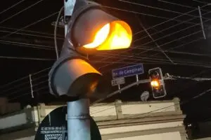 caminhão danifica fios no centro de Limeira