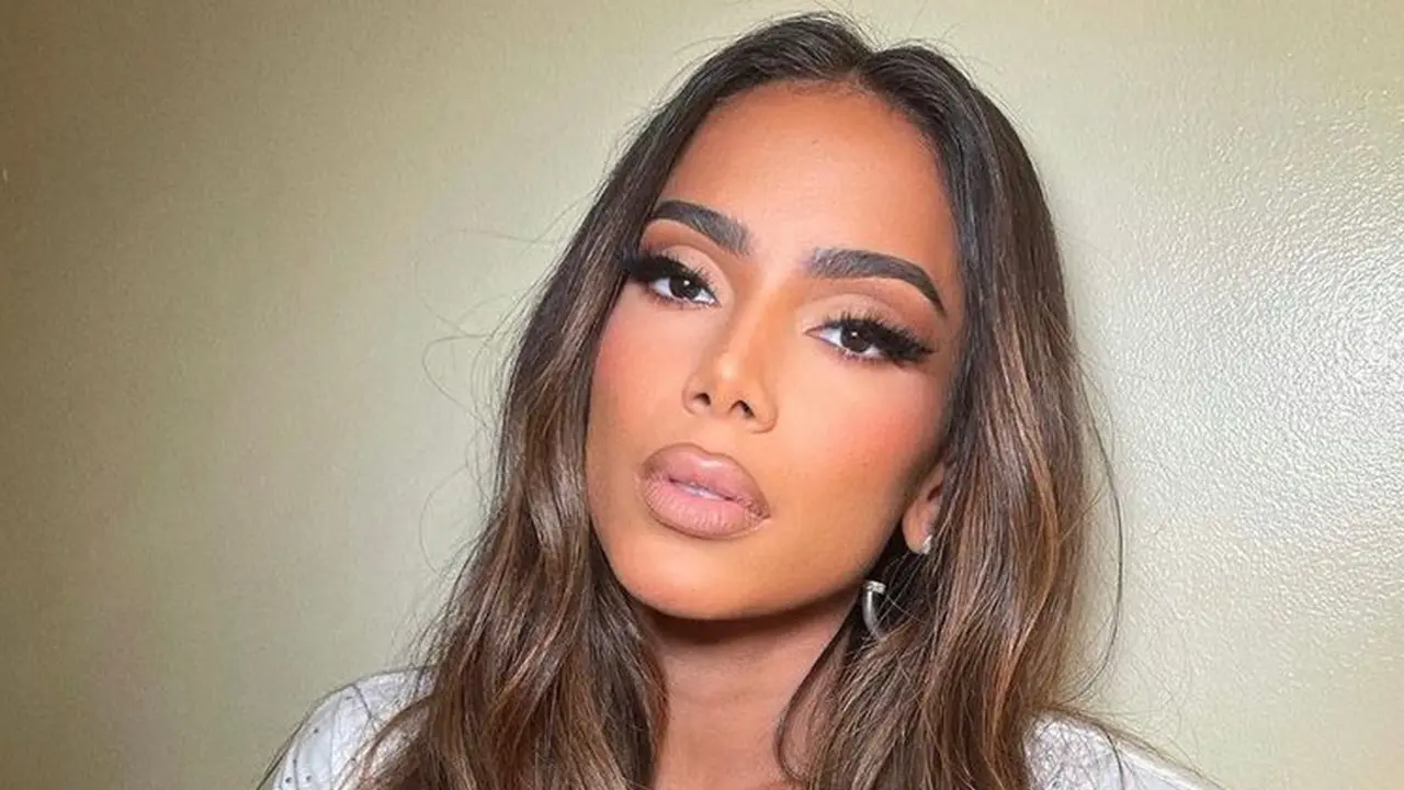 Endometriose: além de Anitta, veja outras famosas que também receberam  diagnóstico