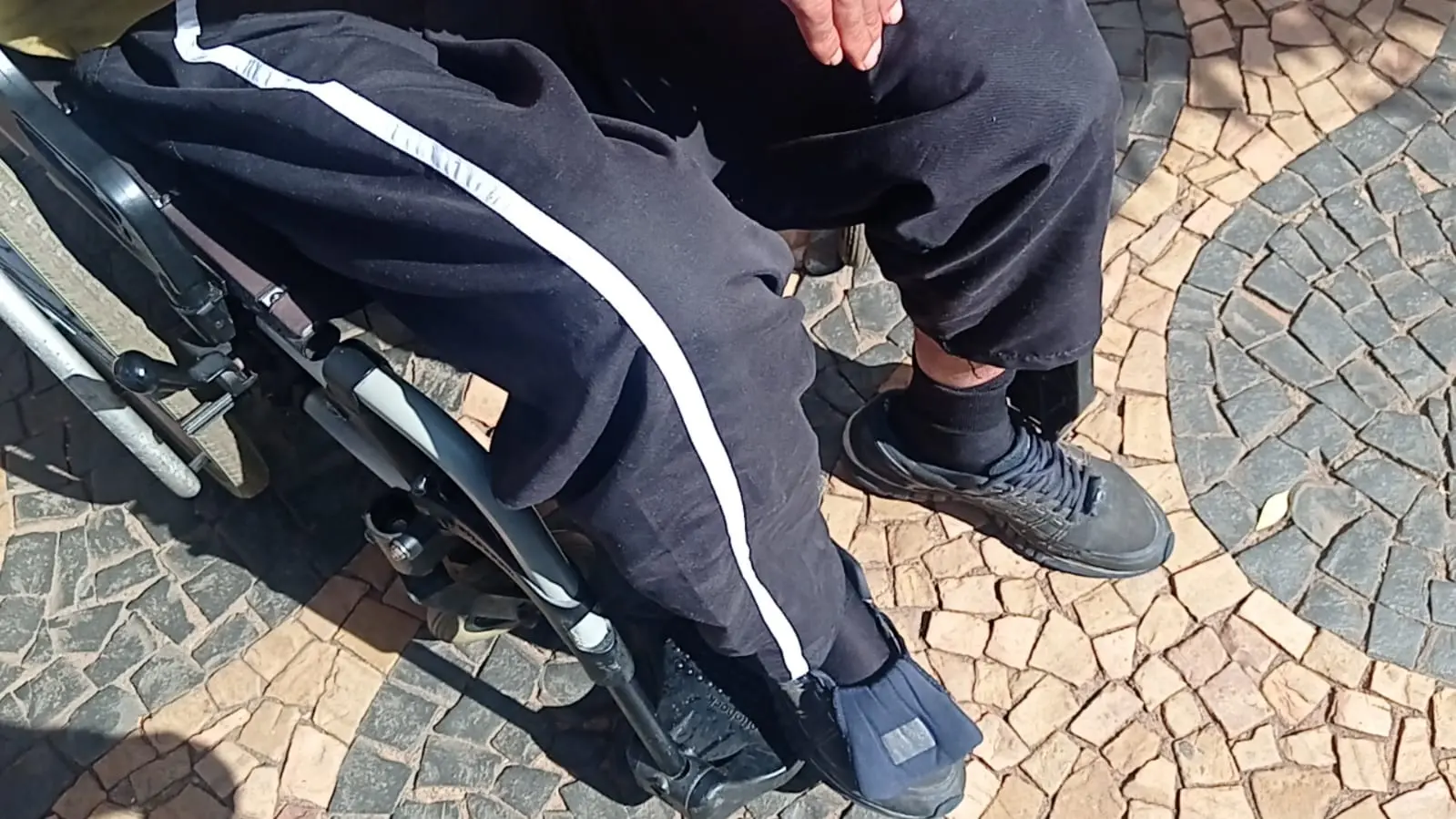 Aposentado em cadeira de rodas elétrica transitava pela Anhanguera