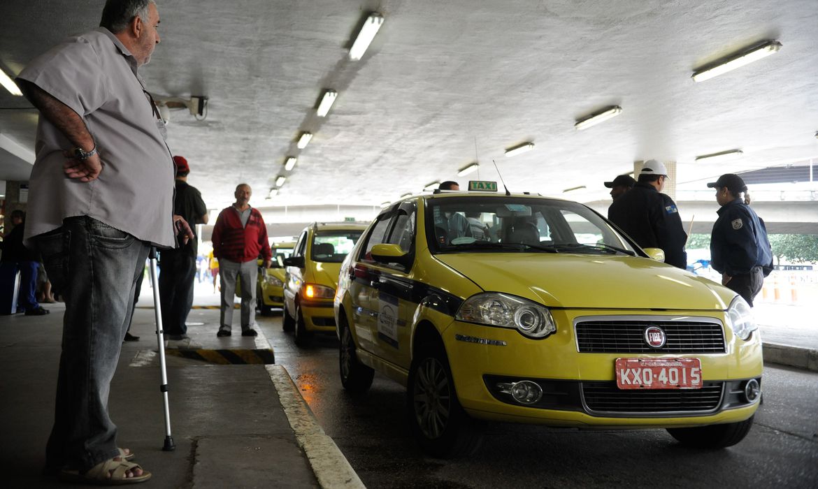 Prefeitura envia informações de taxistas cadastrados no município