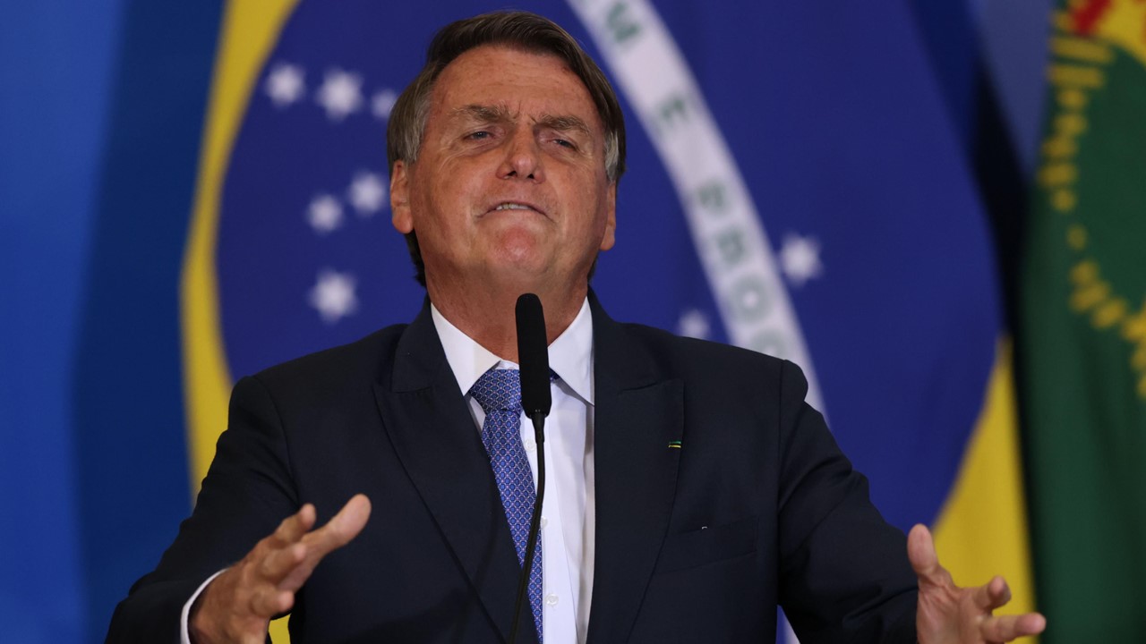 Bolsonaro diz que não precisa de cartinha para defender democracia