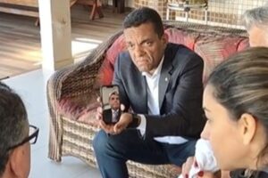 Bolsonaro liga para família de petista morto, e irmão critica Gleisi, presidente do PT