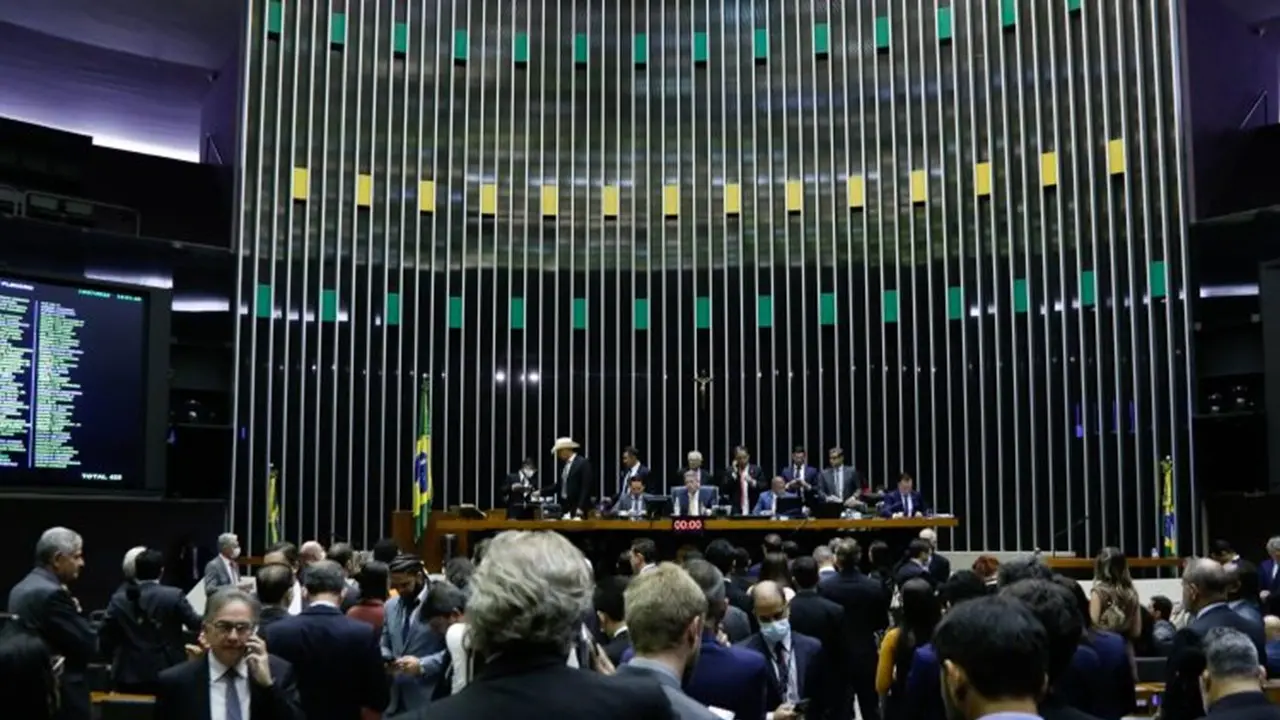 Câmara aprova PEC que expande benefícios sociais em ano eleitoral e texto vai à promulgação