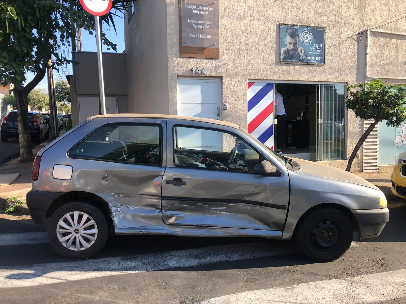Carro batido é localizado abandonado no Centro de Limeira