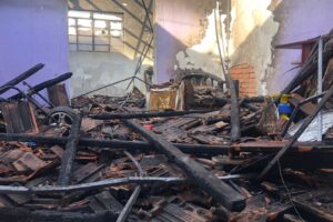 casa destruída incêndio vakinha online