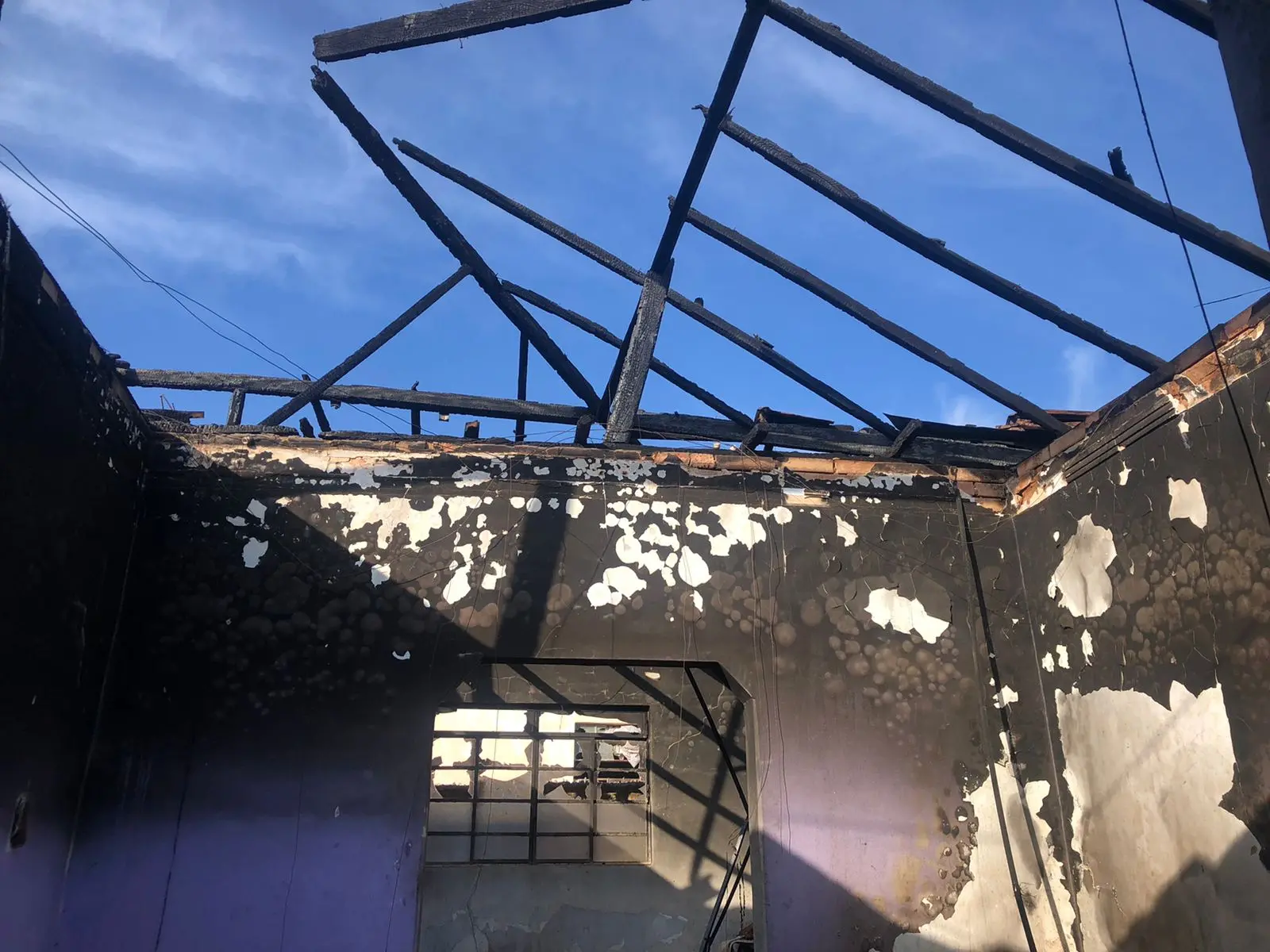 casa destruída incêndio vakinha online