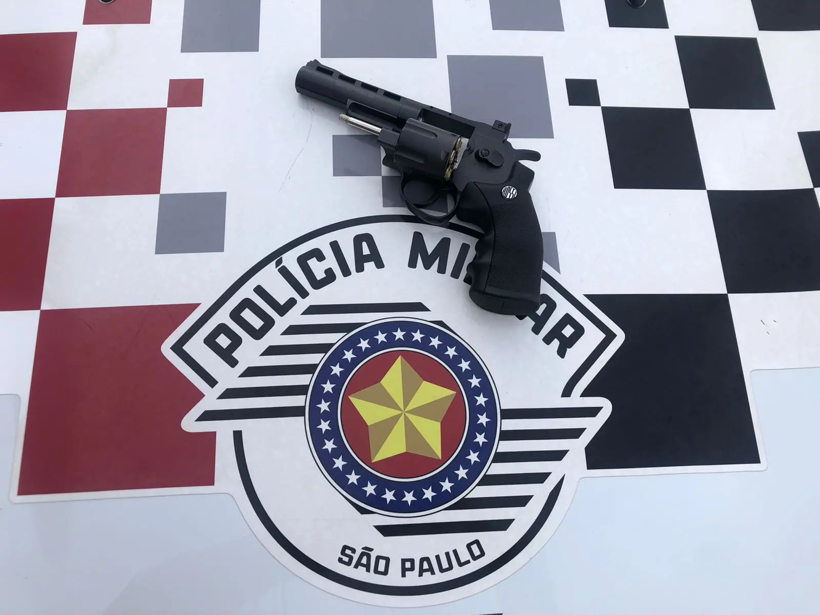 simulacro de arma apreendida pela PM tentativa de roubo