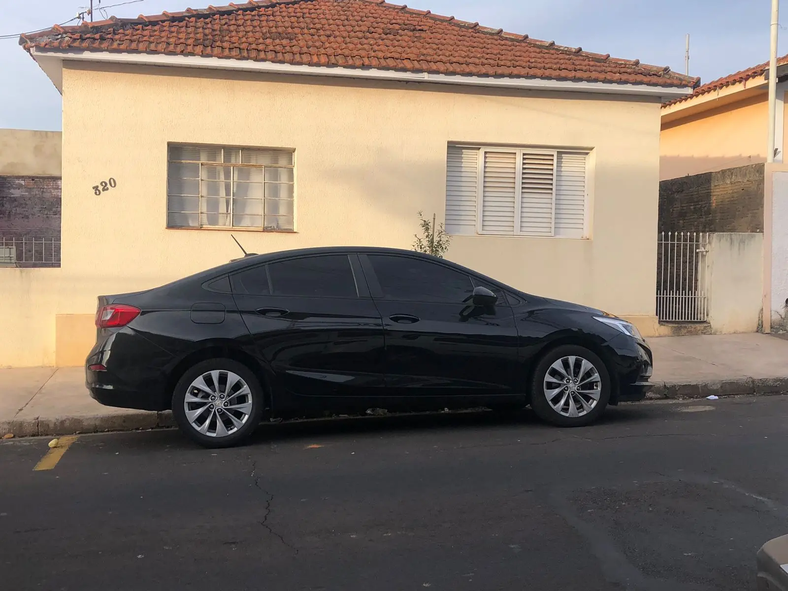 sedan cruze utilizado em tentativa de roubo