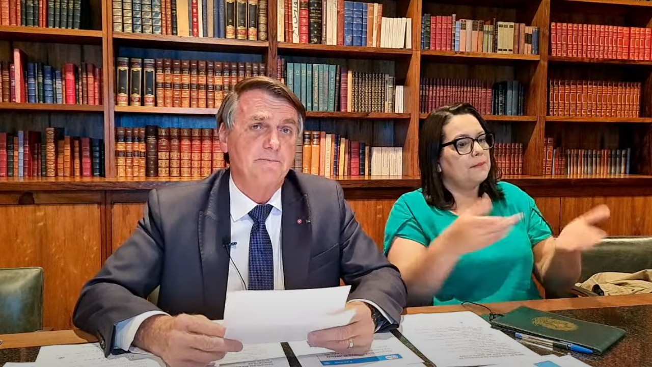 YouTube derruba live de Bolsonaro sobre urnas de 2021 e analisa mentiras a embaixadores