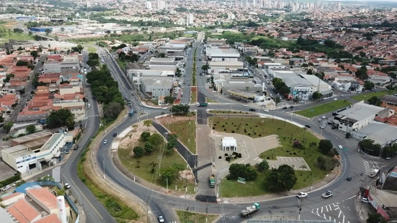 Moto é roubada enquanto motociclista aguardava abertura de semáforo na rotatória da Taba do Brasil