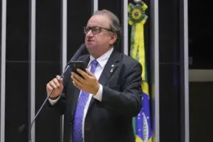 Convenção oficializa nome de Miguel Lombardi como candidato a deputado federal